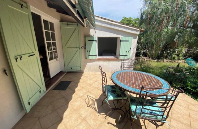 Petite Maison de Vacances au Bord D'un Petit Bois