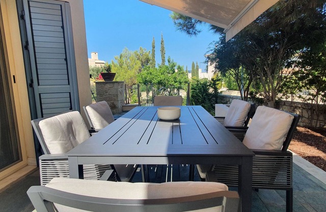Phaedrus Living: Amorosa 13 Beachside Villa