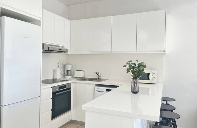 Phaedrus Living: Constantinos Seaview Residence