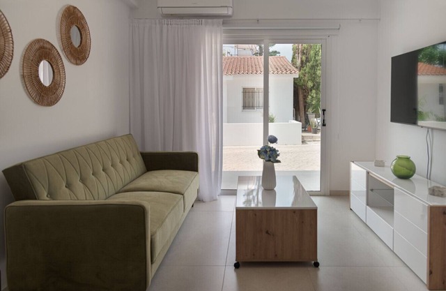 Phaedrus Living: Olga Residence