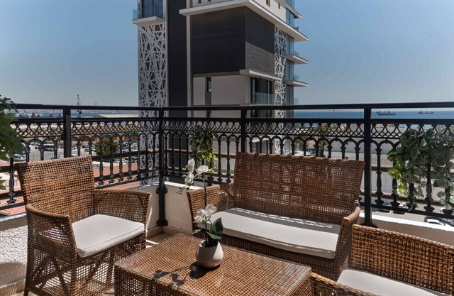 Phaedrus Living: Seaview Phinikoudes Flat