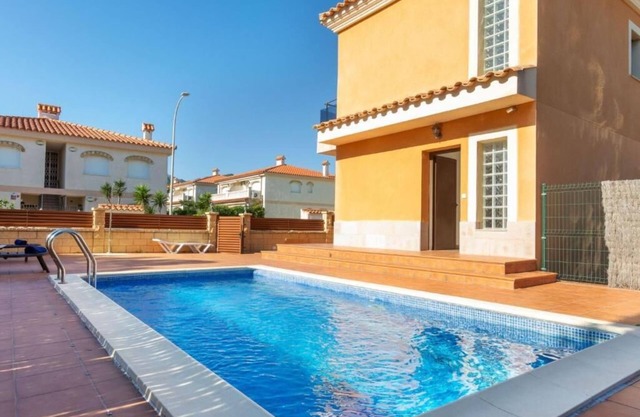 PHENOMENAL VILLA IN MIAMI-BEACH (Costa Dorada) PRIVATE POOL, 12 people