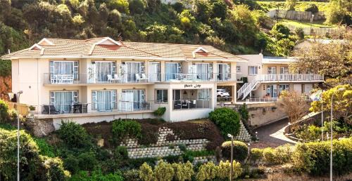Phoenix Lodge and Waterside Accommodation