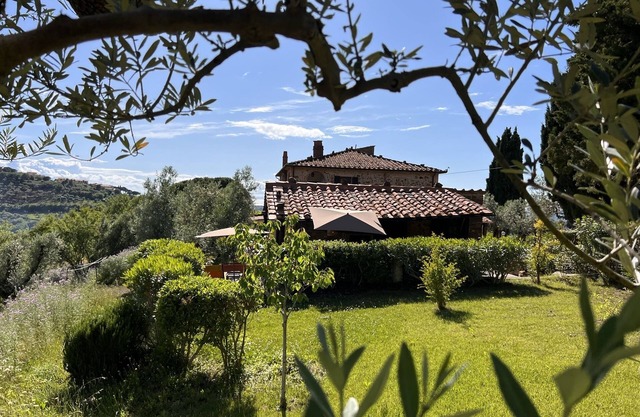 "Piccola" rustic cottage, garden, sea view, 6 km to the sea