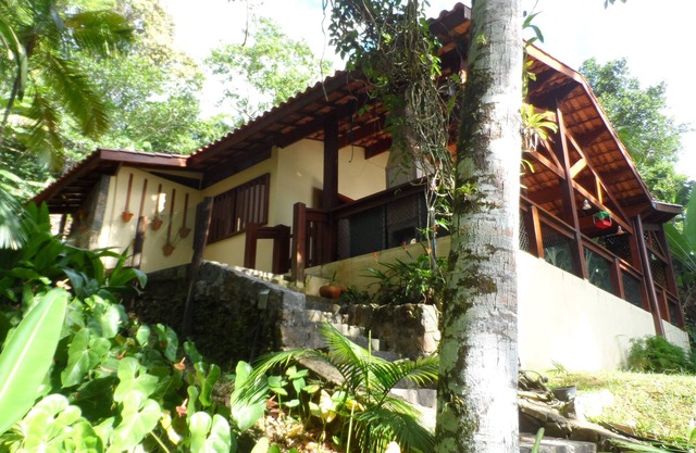 Picinguaba. Comfortable, in the middle of the forest, one minute from the beach with parking