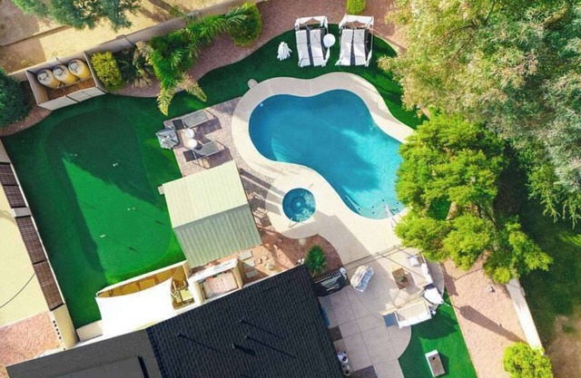 Pickleball~Heated Pool~Spa~Basketball Court