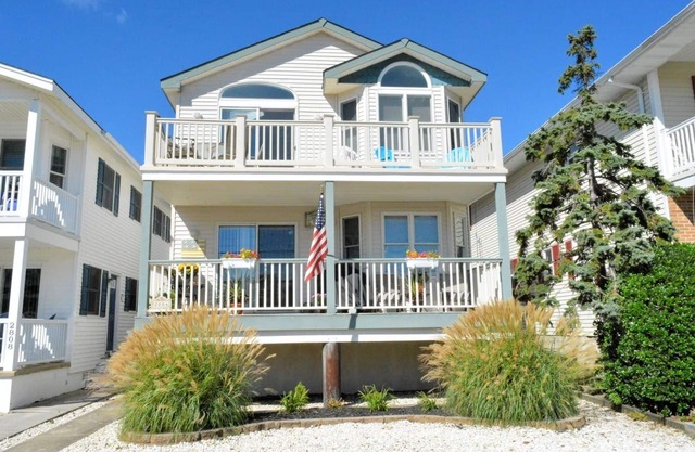 Picture Perfect Gold Coast Beach Rental - Bed&Bath linens included