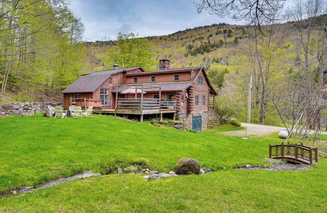 Picture-Perfect Vermont Mtn Cabin w/Hot Tub!