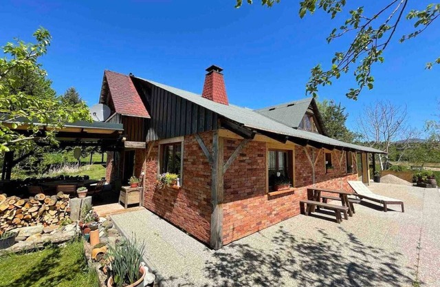 Picturesque Lake House with a View - @JollyGetaways