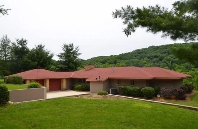 Picturesque Golf Course Home Near American Players Theatre, Taliesin & WI River