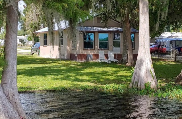 Picturesque Lake Front Cottage