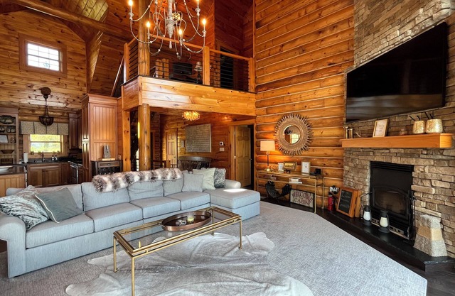 Picturesque Log Home, Family Fun with Scenic Views
