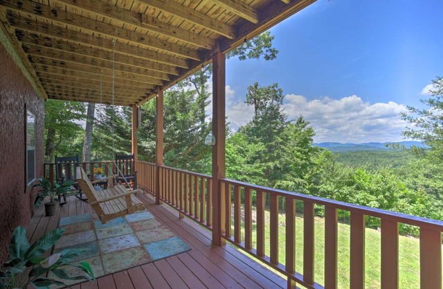 Picturesque Murphy Cabin with Fire Pit and Views!