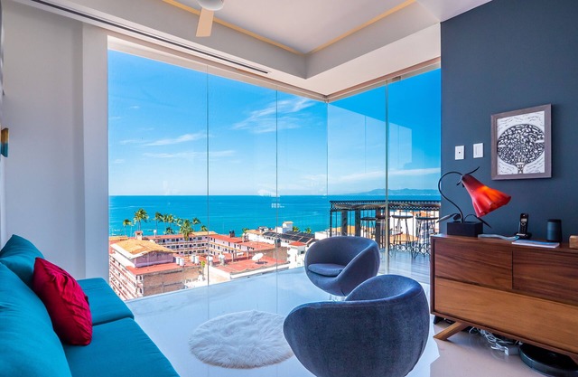 Pier 57 Stunning Ocean View Corner Unit w/Balcony