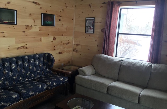 Pine Point- Rustic Waterfront 2 bedroom Cottage