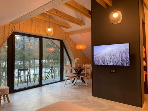Pine Tree Holiday House