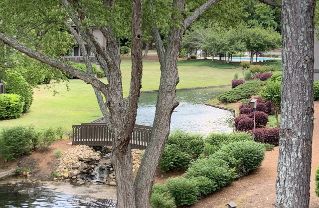 Pinehurst 2BR 2B Condo on lake, seasonal pool, just 1.5 mi to Pinehurst Resort