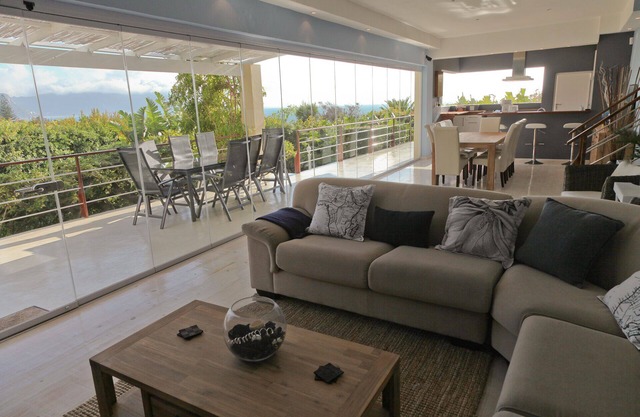 PingusHouse Villa with private Swimming Pool And Garden In Simon's Town