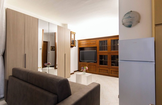 Pisani 4 - Studio Apartment, Sleeps 4
