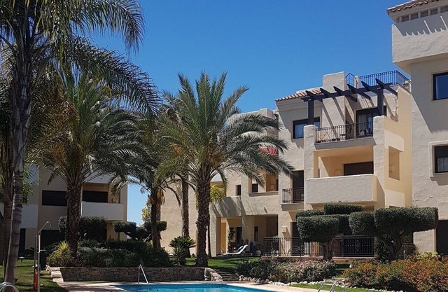 Piso Pomsol @ Roda Golf - Huge sunny balcony. Loads of extras incl pool towels