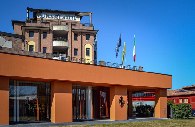 Planet Hotel