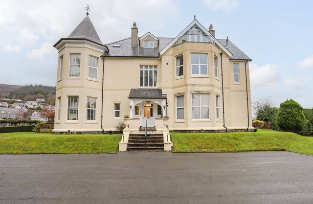 PLAS MEIRION APARTMENT 3, family friendly, with a garden in Llanrwst