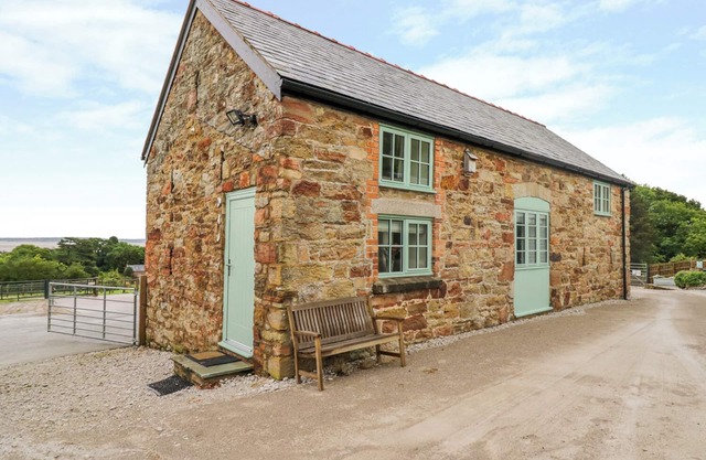 PLAS TIRION COTTAGE, family friendly, with open fire in Mostyn