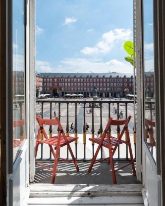PLAZA MAYOR groups by MONARO*