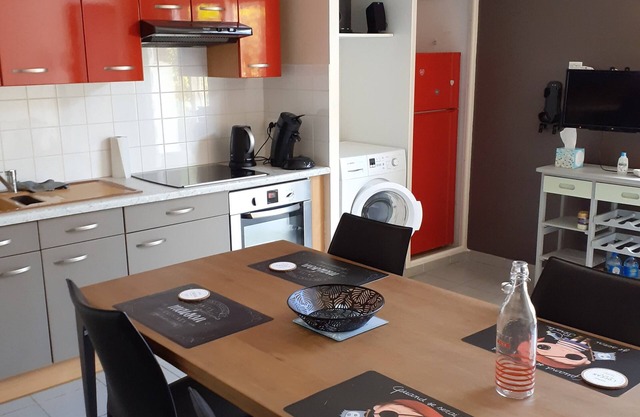Pleasant apartment with garden level