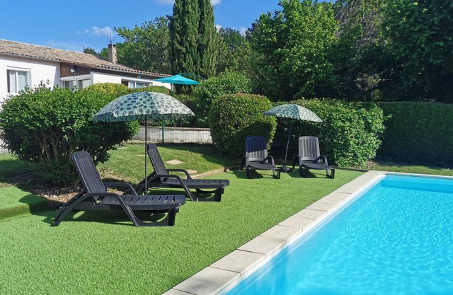 Pleasant country house with swimming pool 5 minutes from PERIGUEUX.