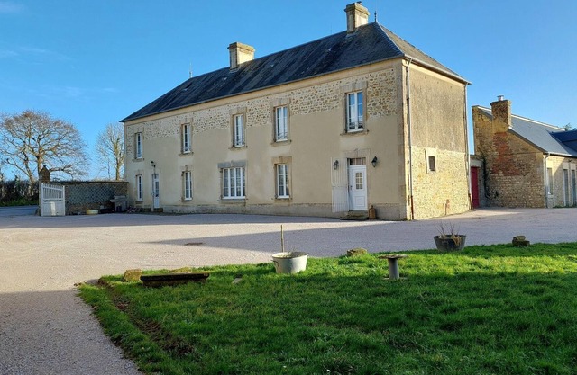 Pleasant holiday home in Isigny-sur-Mer with garden