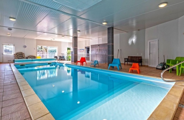 PLOUGASTEL GITE 7 pers*/sea 200m/piscine couverte chauf/jacuzzi/FINISTERE