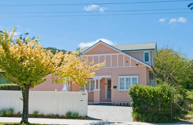 Plum Tree Cottage –pets welcome, WiFi