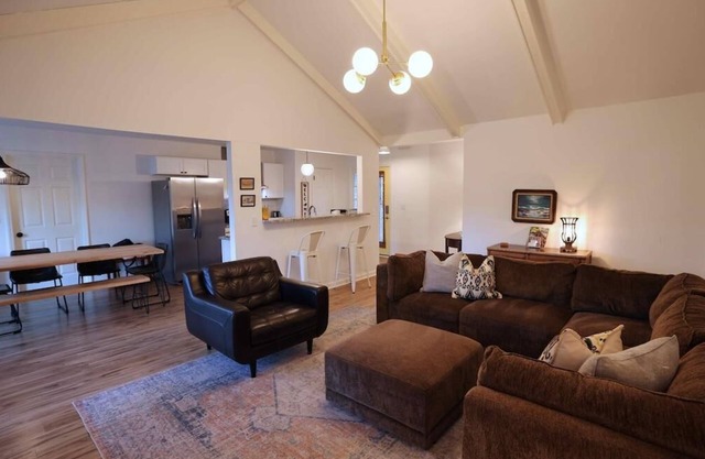 Plush in the Pines- 4br & Game Room!