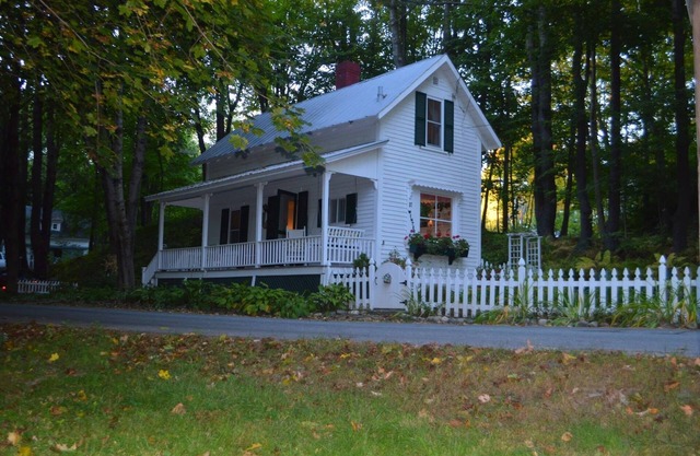 Plymouth's Historic 1920 Doll House