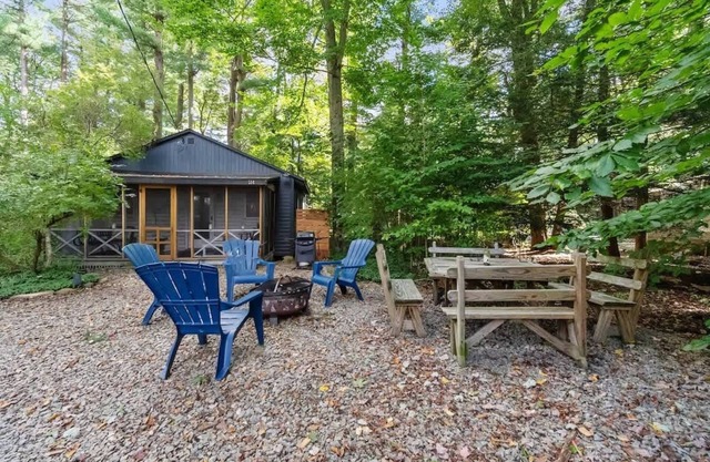 Pocono Cabin | Firepit | BBQ | Pet Friendly