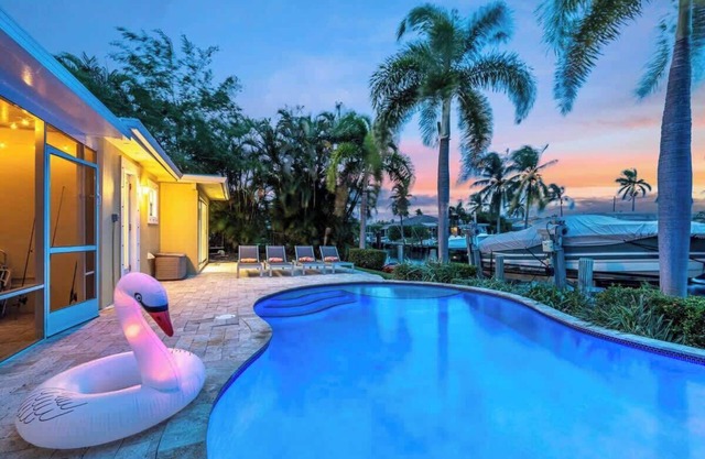 Pompano Beach Hacienda - 3 Bedroom Waterfront Villa with Private Pool