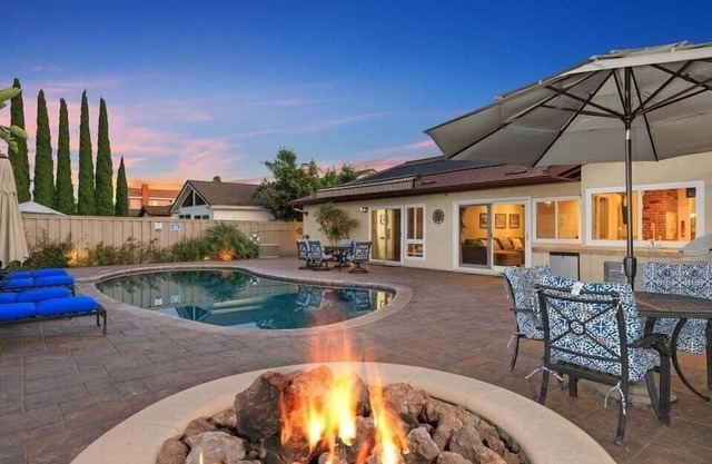 Pool, A/C, fire pit, views of Cowles Mountain - Hemingway Heaven - New Listing with a pool!