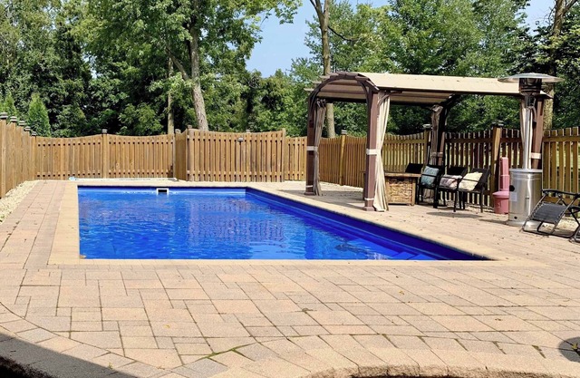 Pool, Arcade, Hot Tub and more @16th and Aldeen