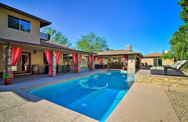 Pool, Bar & Game Room: Red Mountain Mesa Oasis