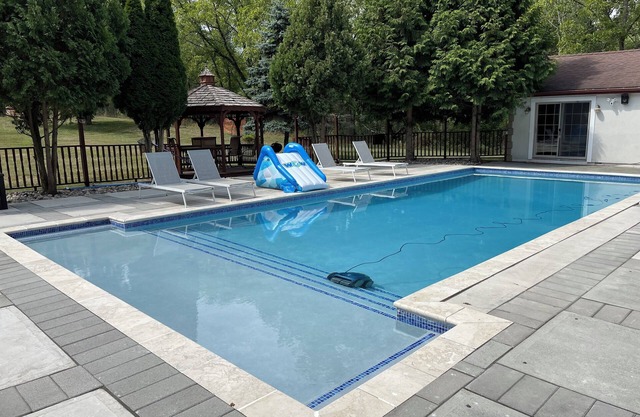 Pool house on a park-like estate, Pet friendly, 7 min to LegoLand.