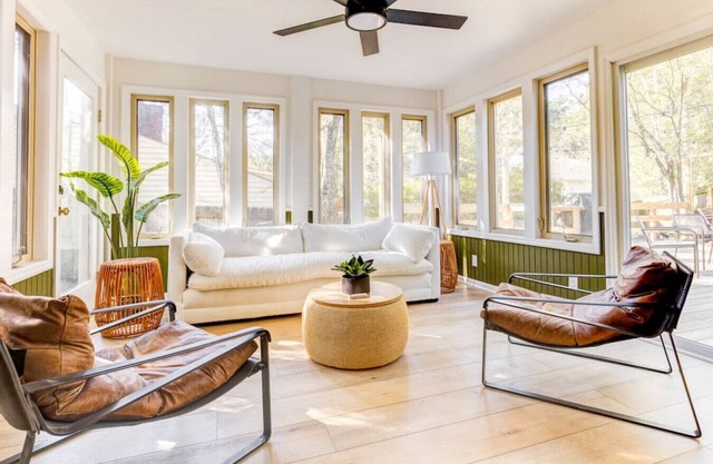 Pool Table, Arcade, Fenced-in Yard, Fire-pit, Private Beach Parking!