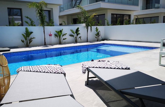Pool villa - 200m from the sea