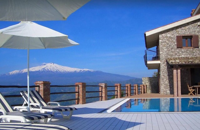 Pool villa in peaceful location. Breathtaking views of sea, Mt. Etna & Taormina