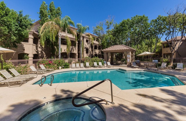 Poolside Condo - Prime North Scottsdale - Walk To Shops, Dining And Trails