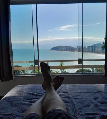Por de sol no mar da cama