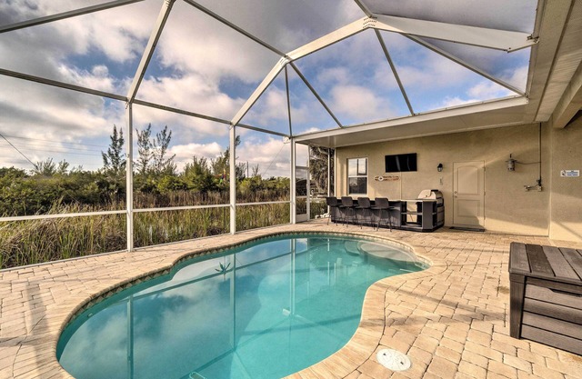 Port Charlotte Canalfront Home w/Pool & Dry Bar!