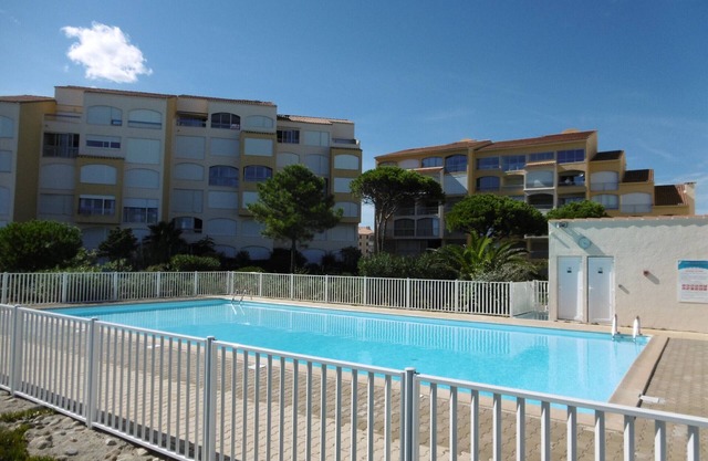 Port Leucate: Beachfront 1BR Apt with Pool, Direct Beach Access, Parking, Sleeps 4
