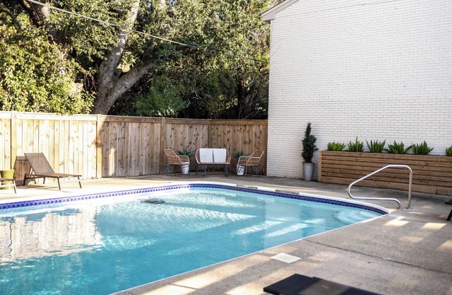 Porter #10 - Perfect Ocean Springs location with Pool - near Beach and Downtown!