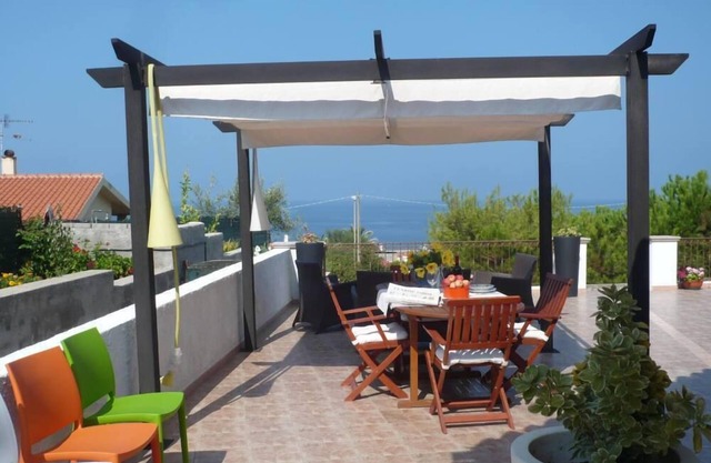 Porto Alabe: house with extensive views of the sea and its sunsets